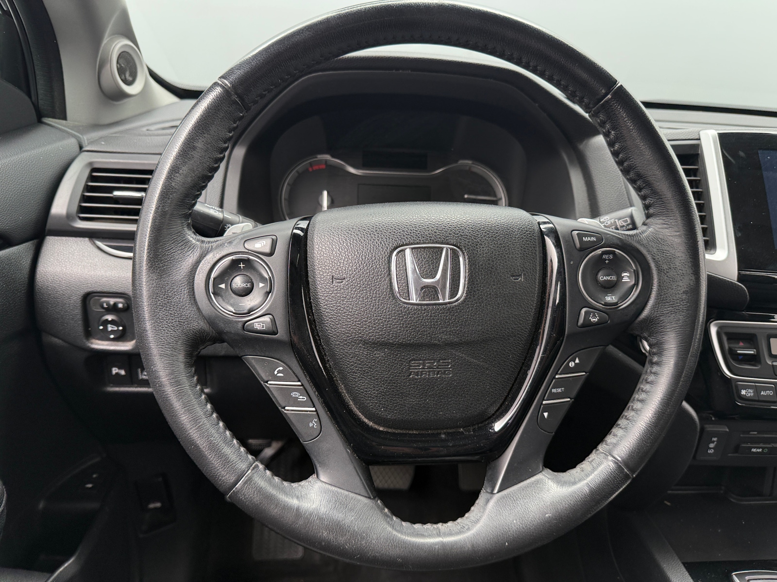 Thumbnail: 2017 Honda Pilot - 4