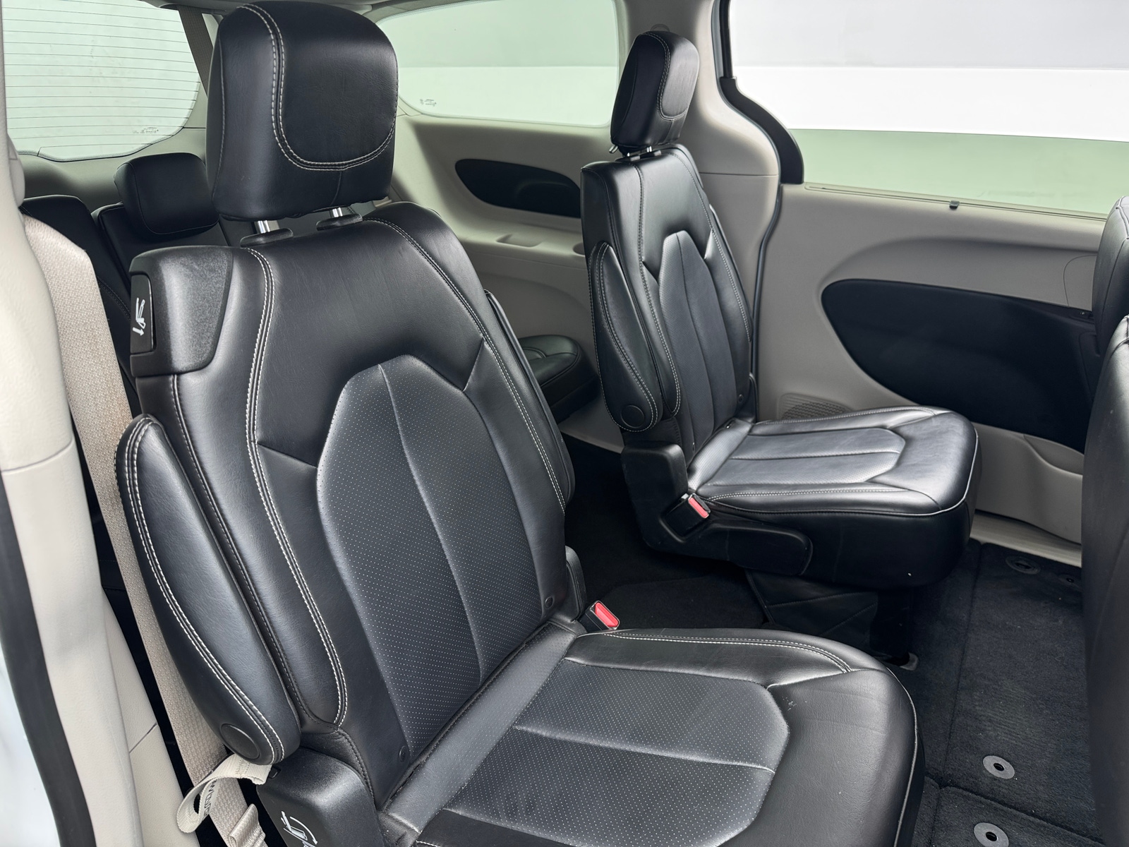 Thumbnail: 2023 Chrysler Pacifica - 5