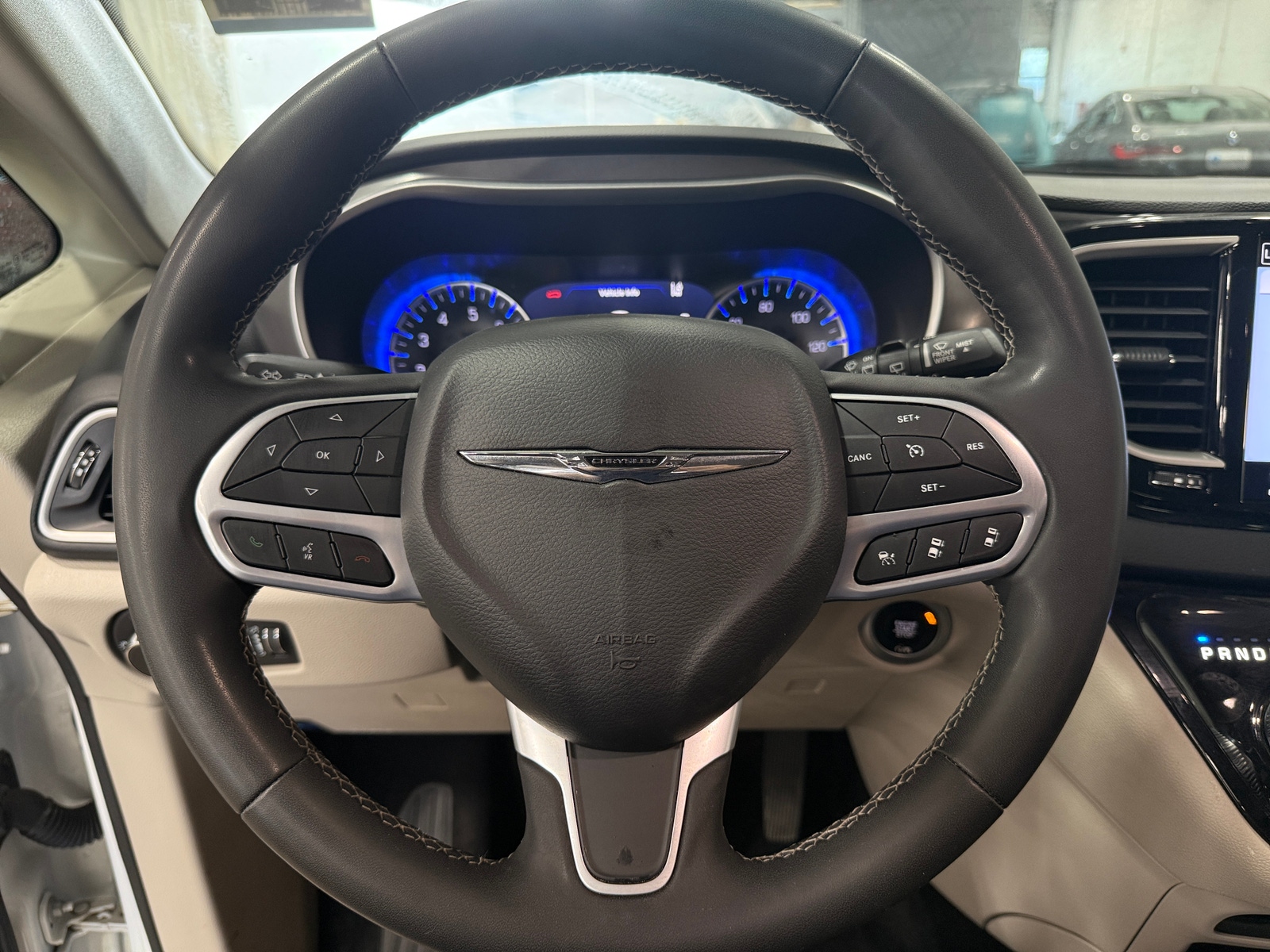 Thumbnail: 2023 Chrysler Pacifica - 4