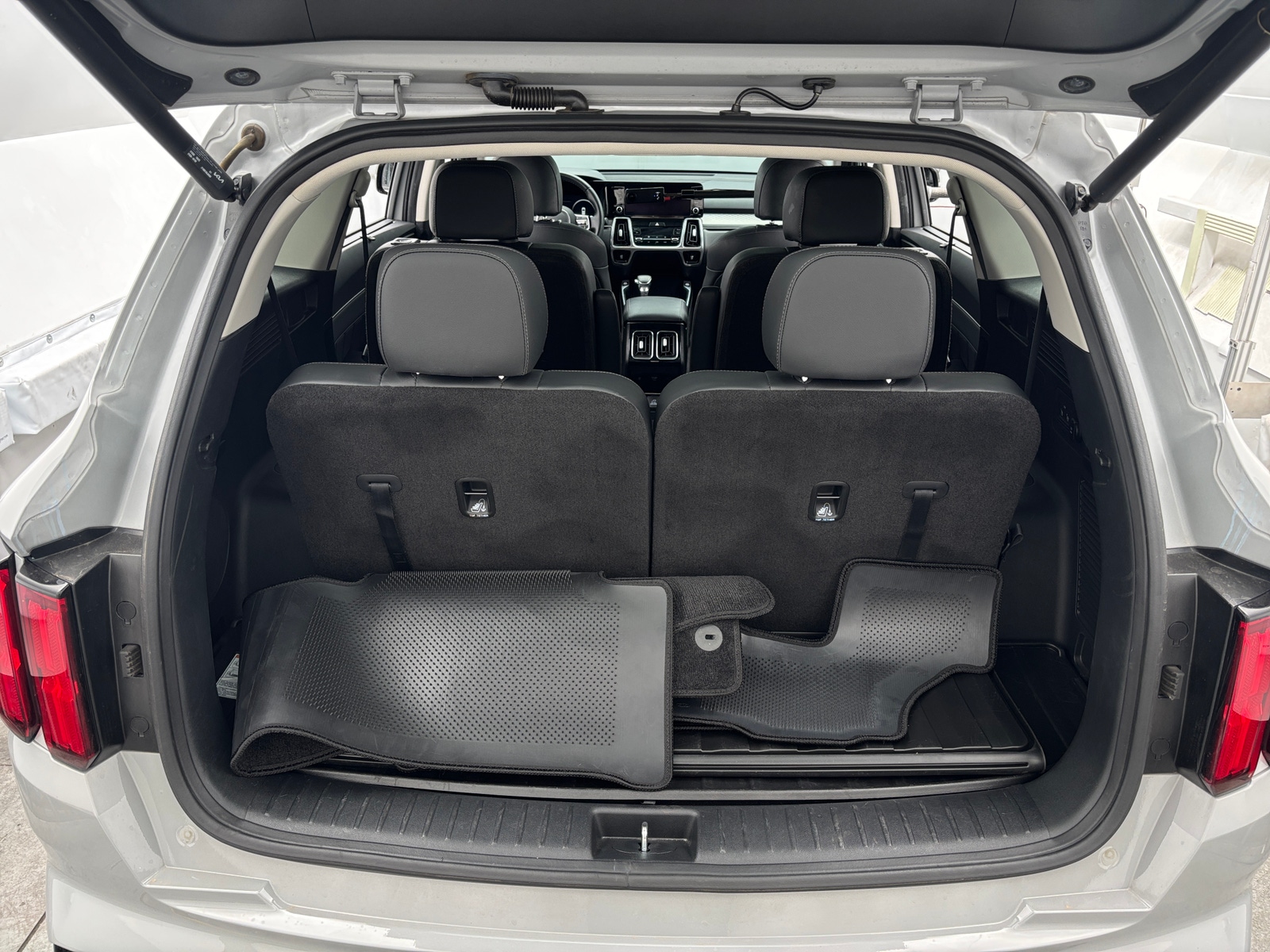 Thumbnail: 2023 Kia Sorento - 6