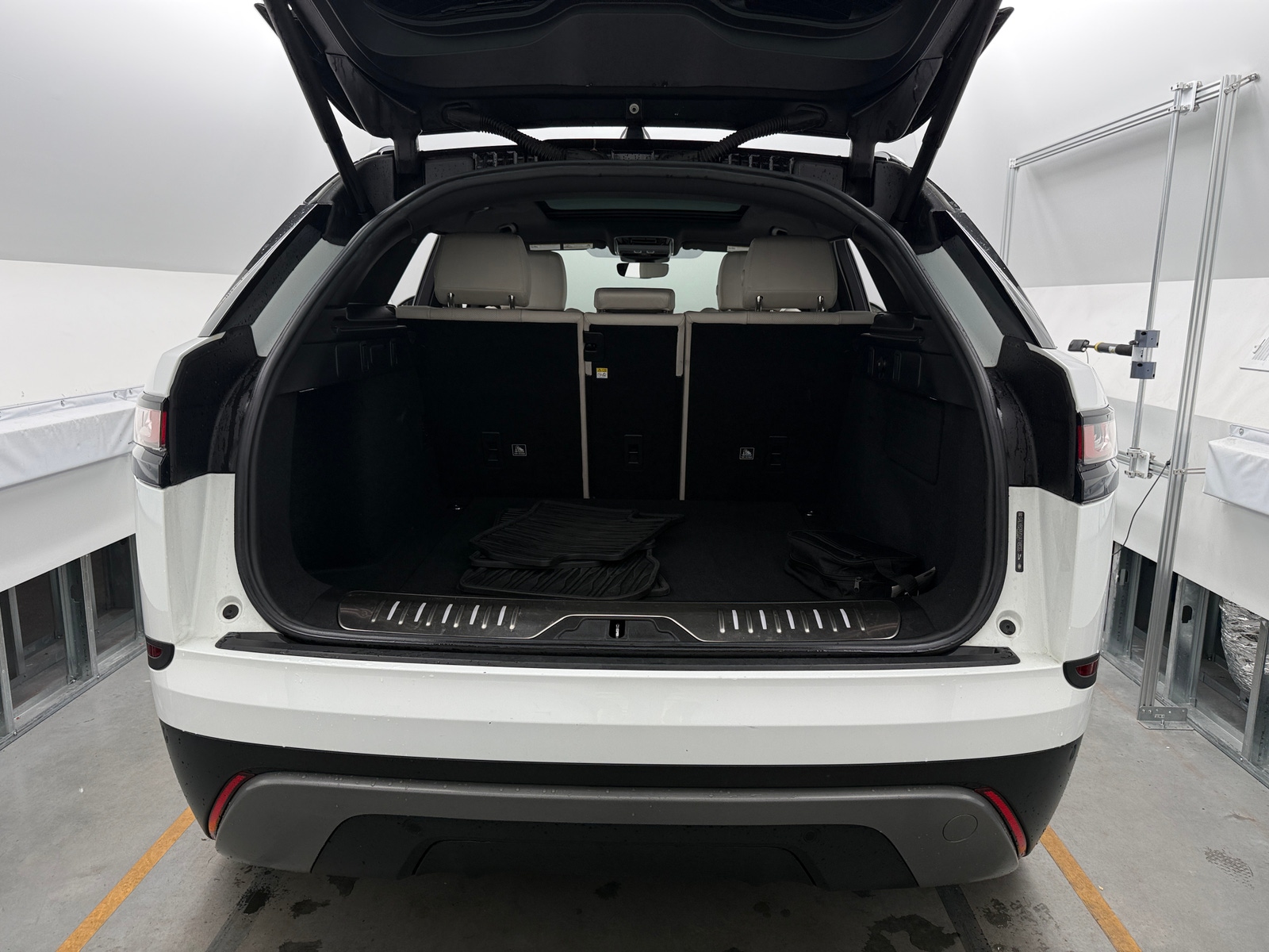 Thumbnail: 2018 Land Rover Range Rover Velar - 6