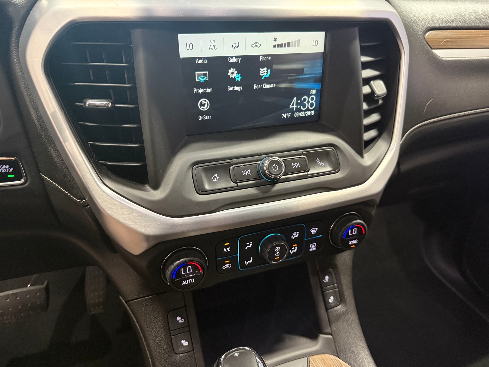 Thumbnail: 2017 GMC Acadia - 4