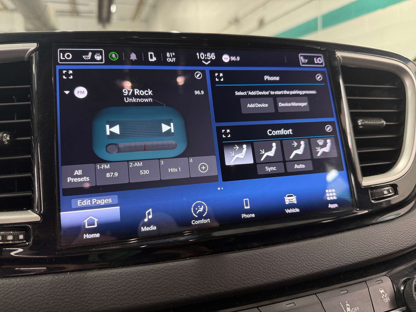 Thumbnail: 2023 Chrysler Pacifica - 3