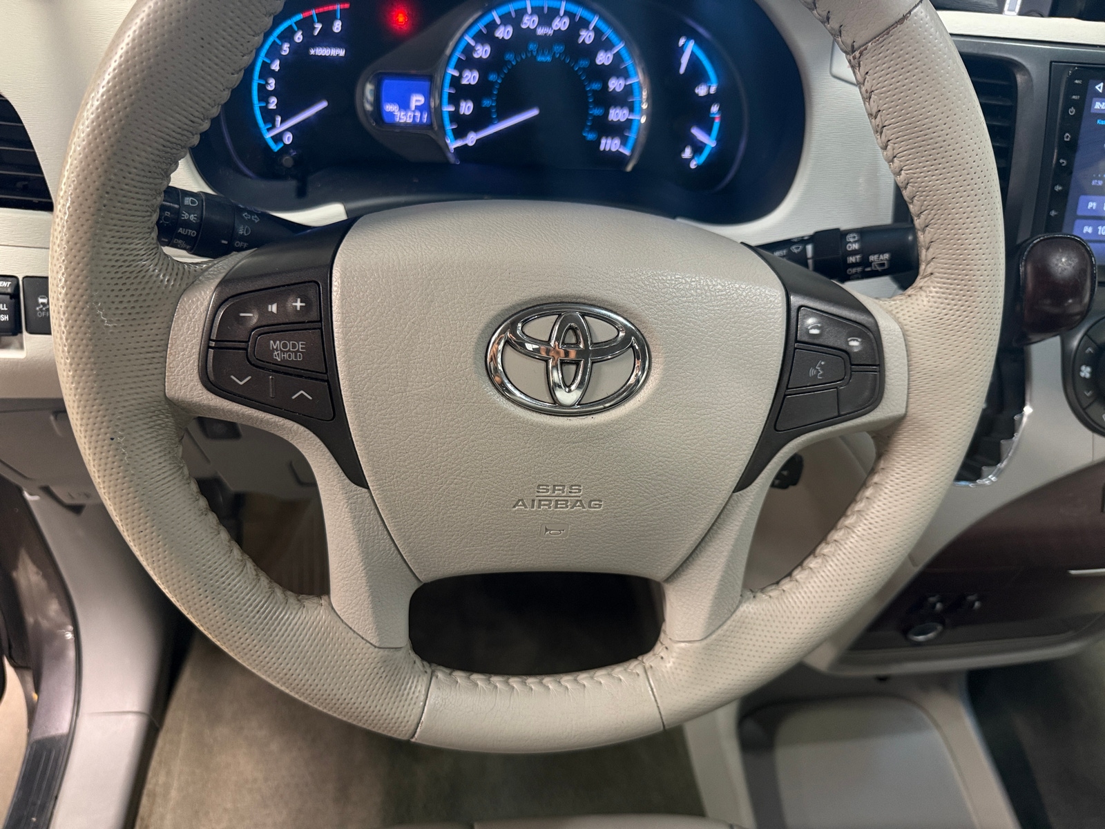 Thumbnail: 2013 Toyota Sienna - 4