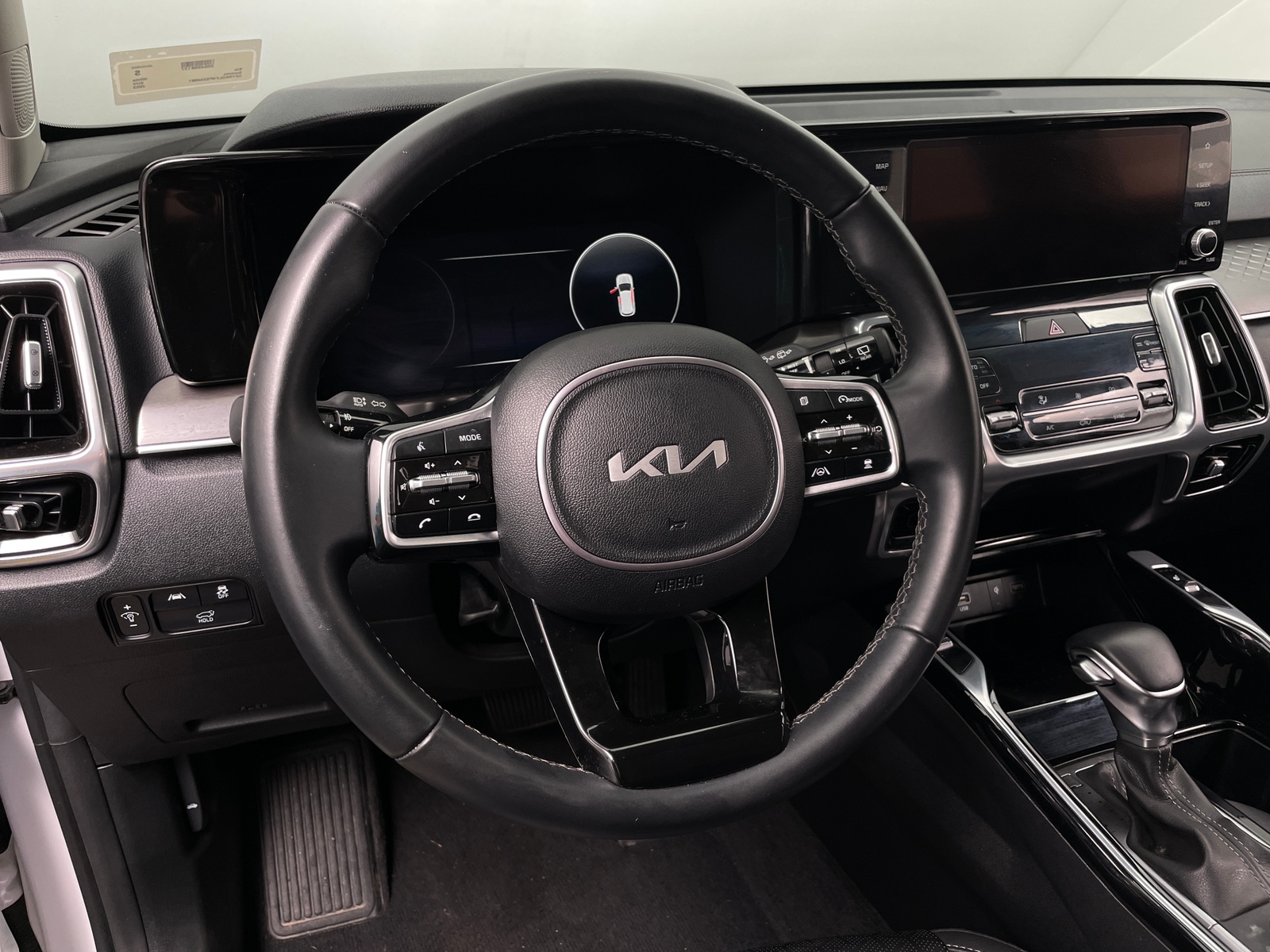 Thumbnail: 2023 Kia Sorento - 4