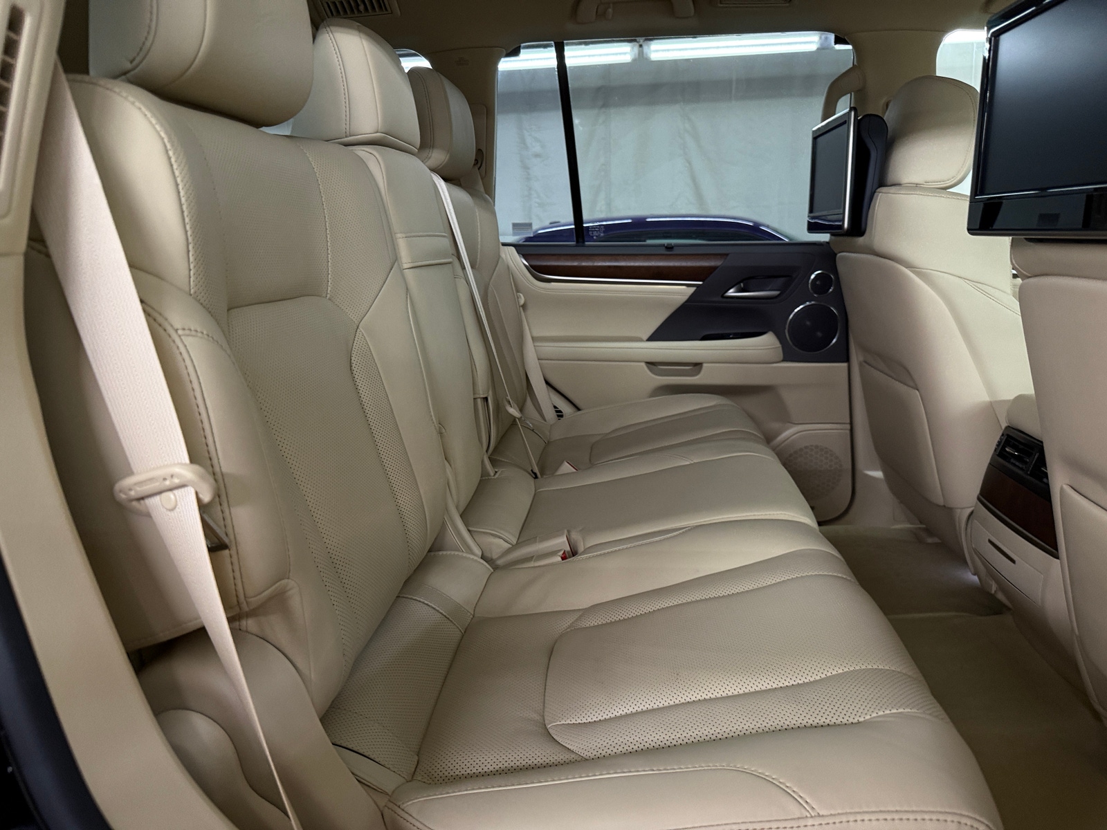 Thumbnail: 2020 Lexus LX - 5