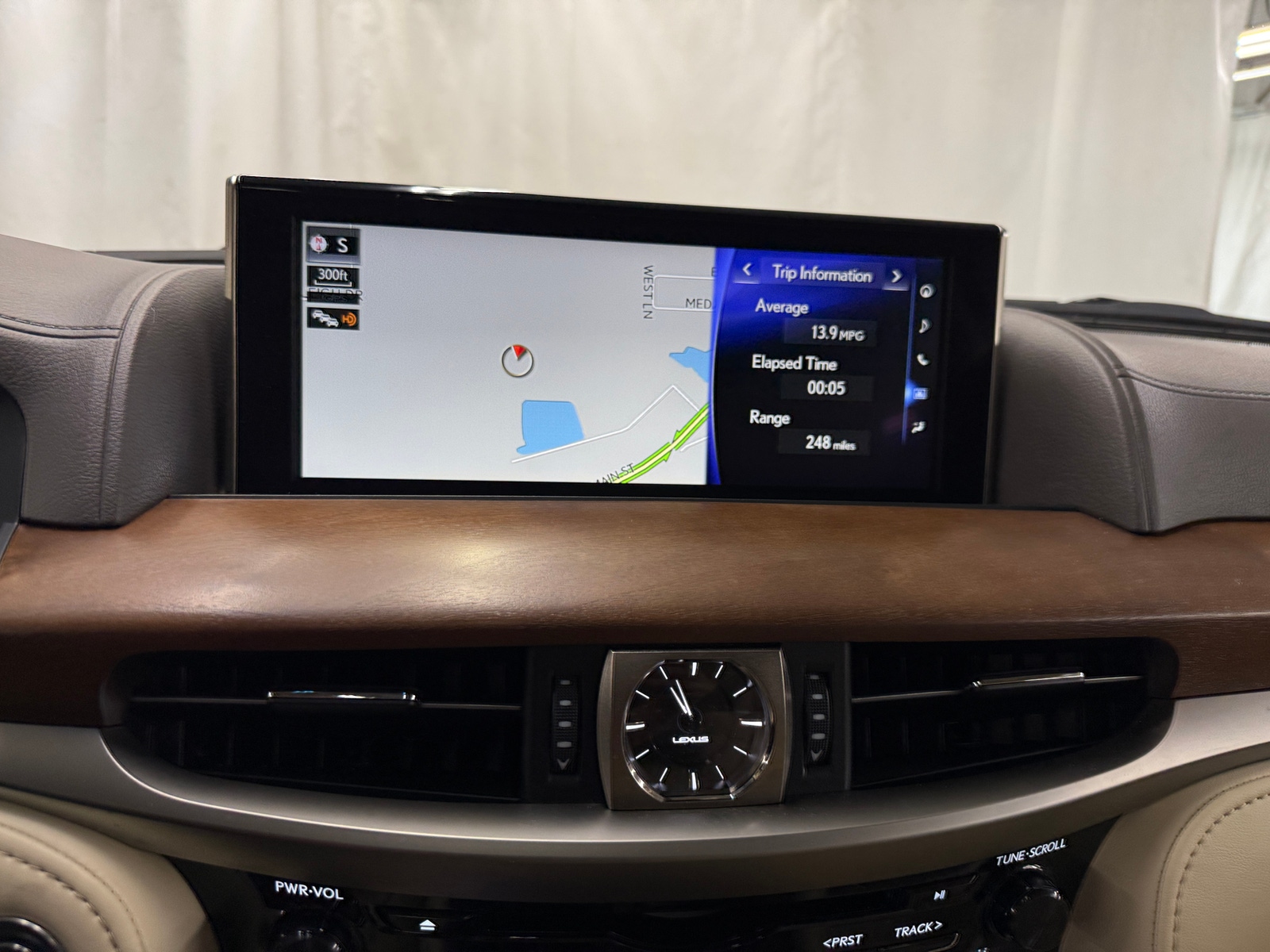 Thumbnail: 2020 Lexus LX - 3