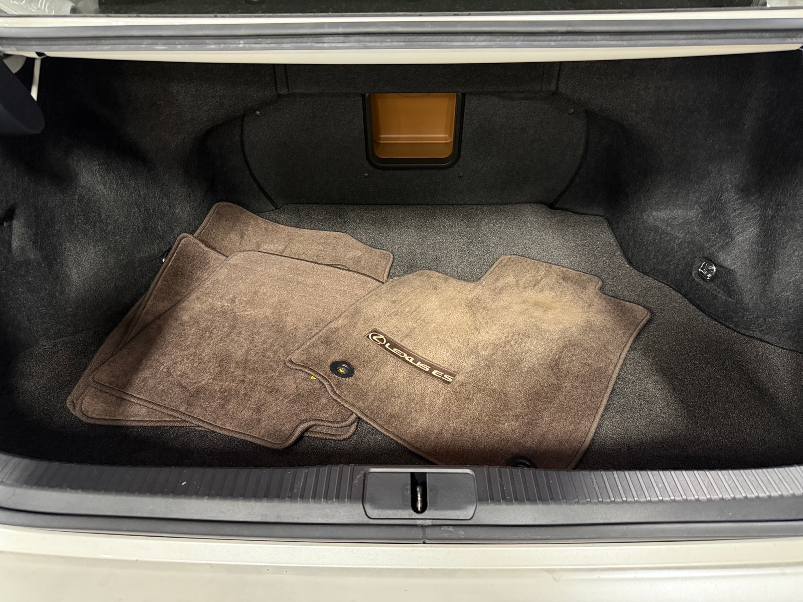 Thumbnail: 2016 Lexus ES - 6