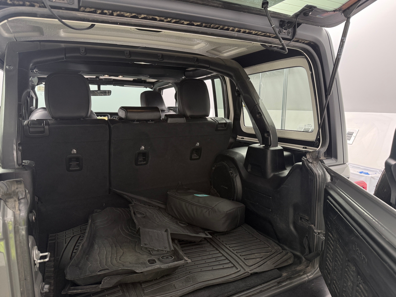 Thumbnail: 2021 Jeep Wrangler - 6