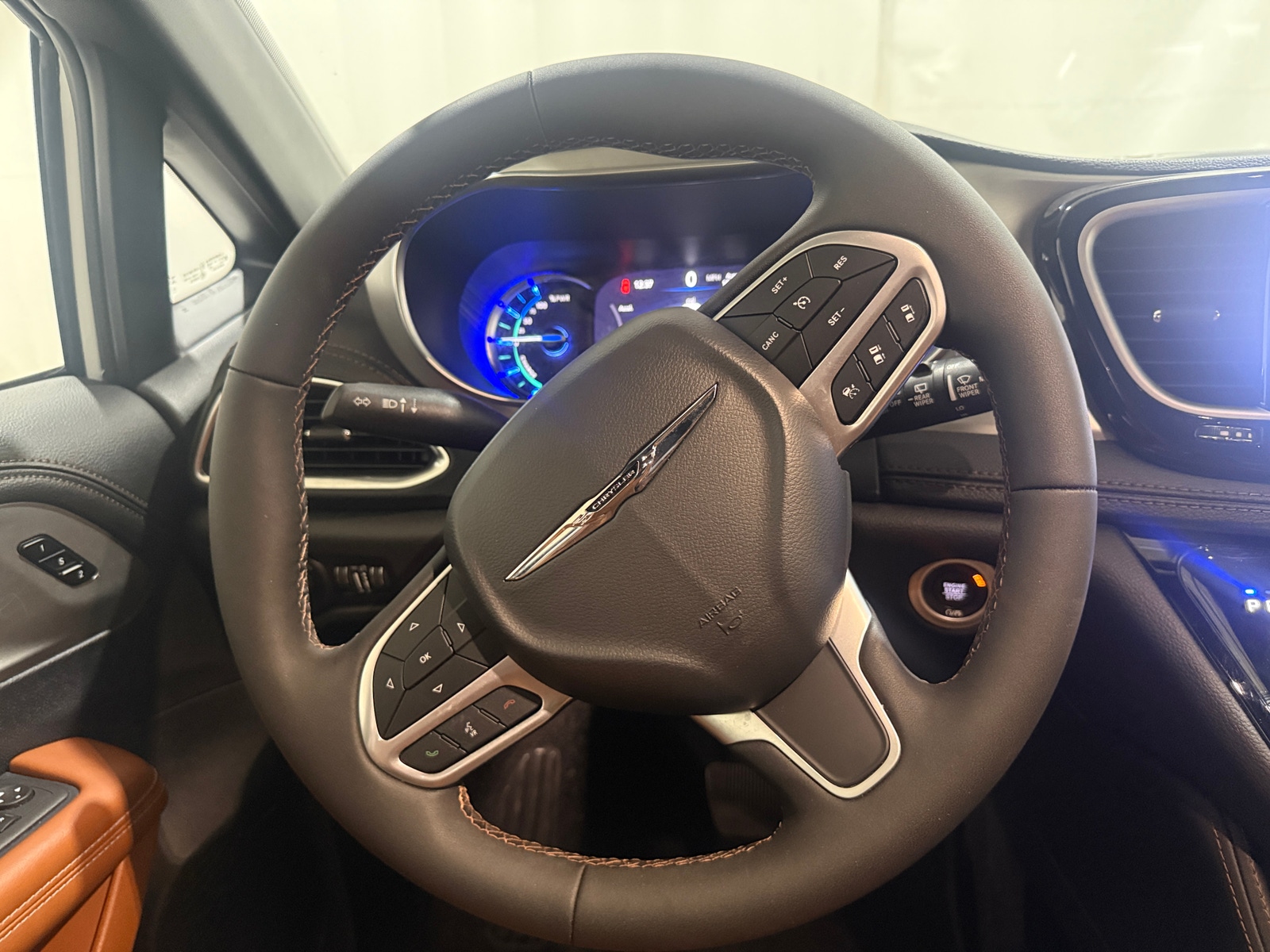 Thumbnail: 2025 Chrysler Pacifica - 4