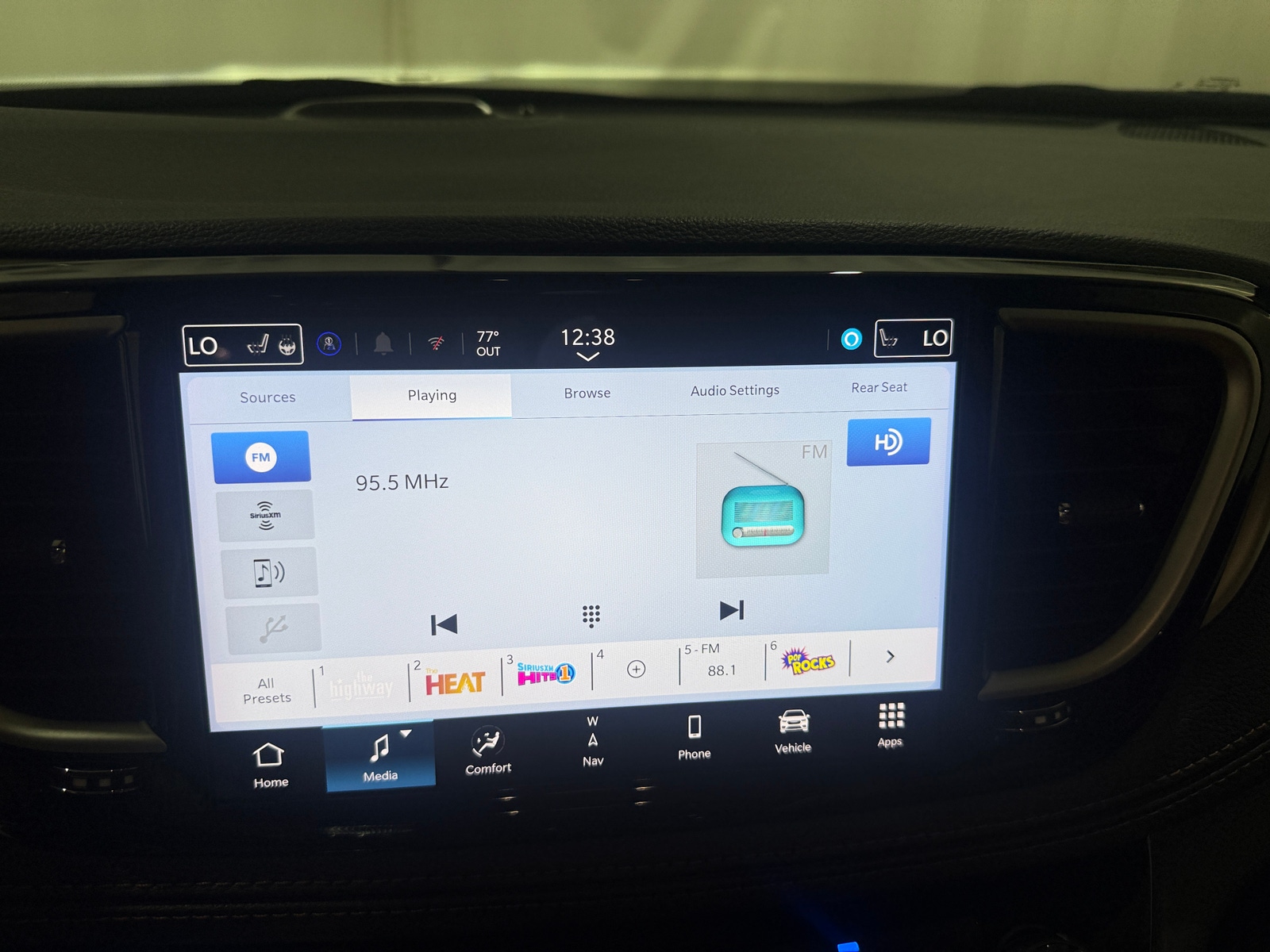 Thumbnail: 2025 Chrysler Pacifica - 3