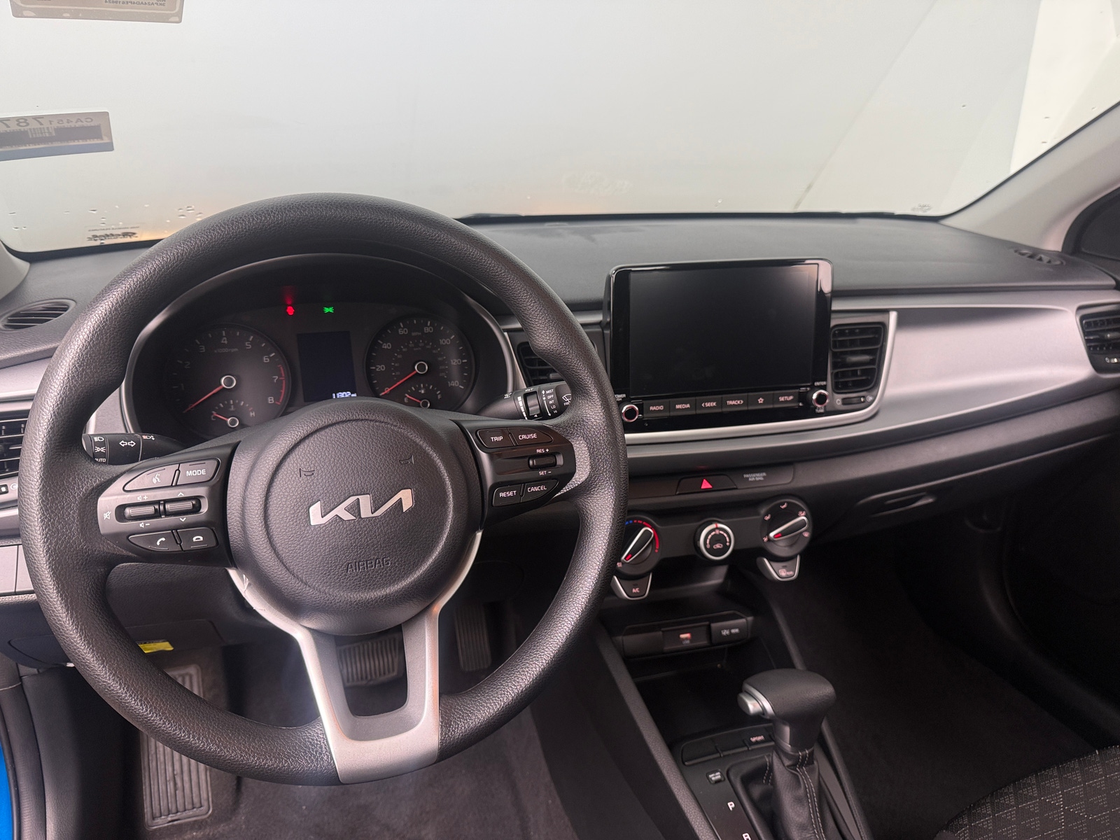 Thumbnail: 2023 Kia Rio - 3