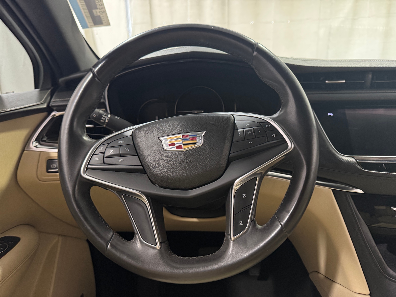 Thumbnail: 2017 Cadillac XT5 - 4