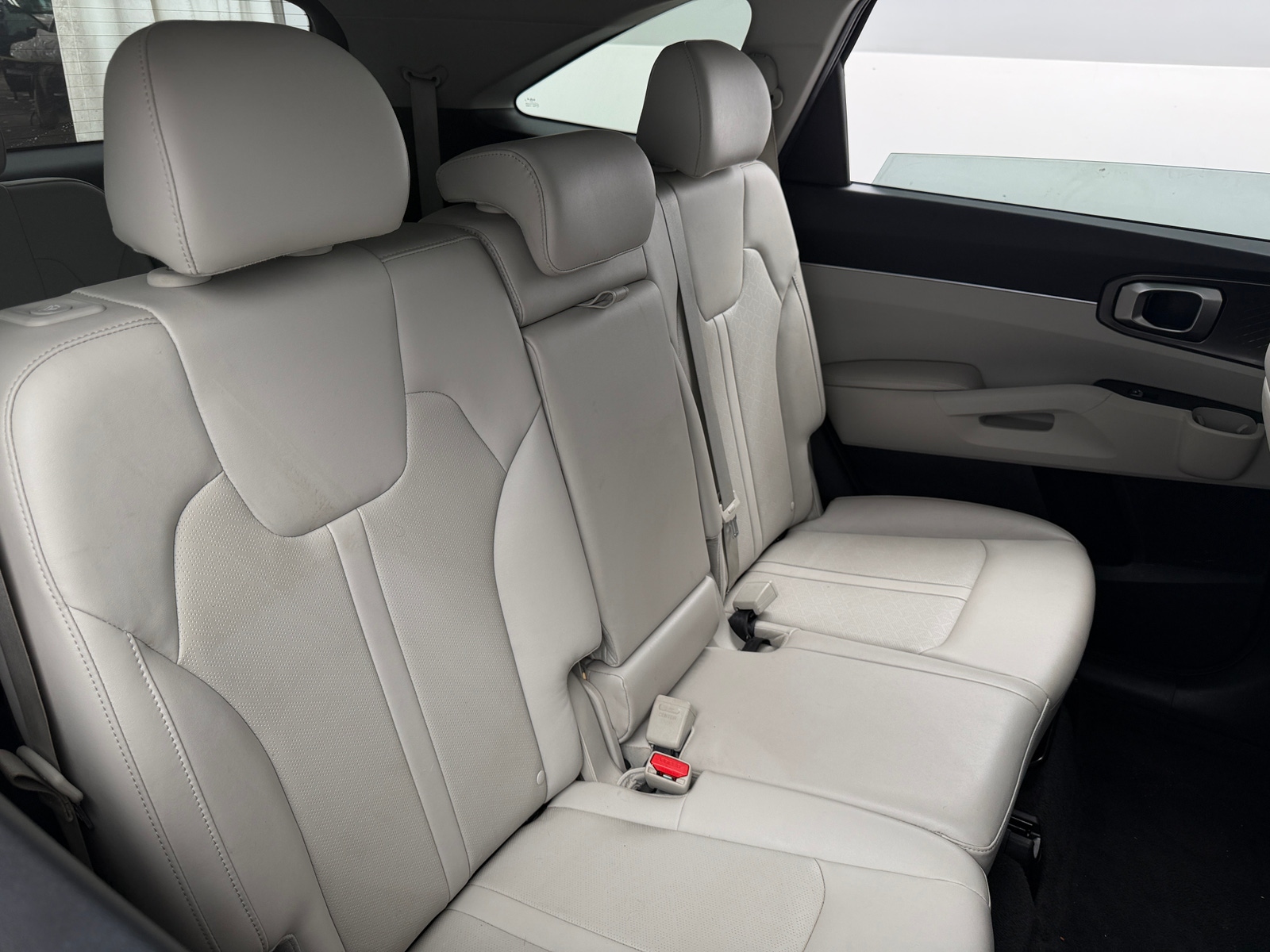 Thumbnail: 2023 Kia Sorento - 5