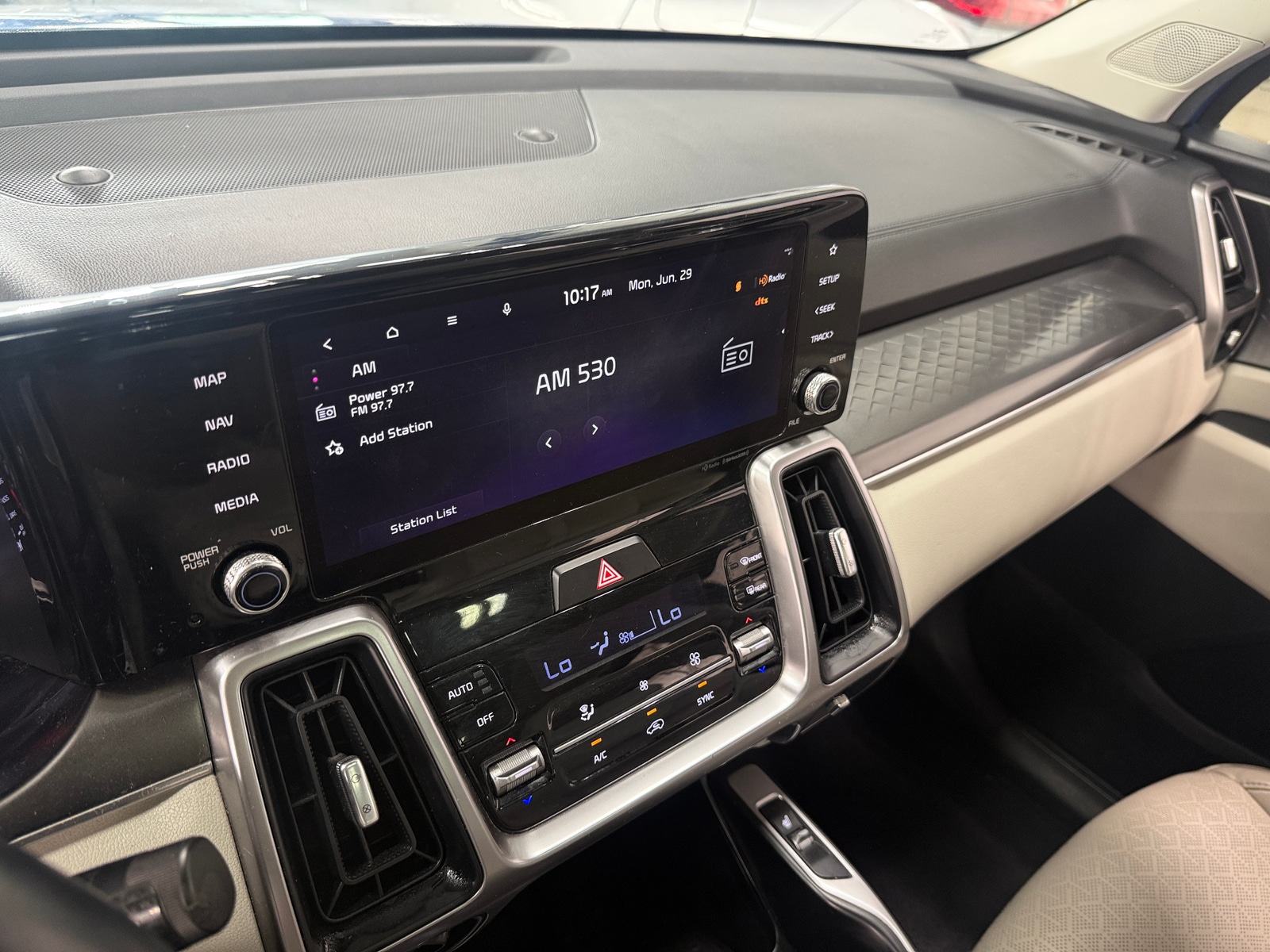 Thumbnail: 2023 Kia Sorento - 3