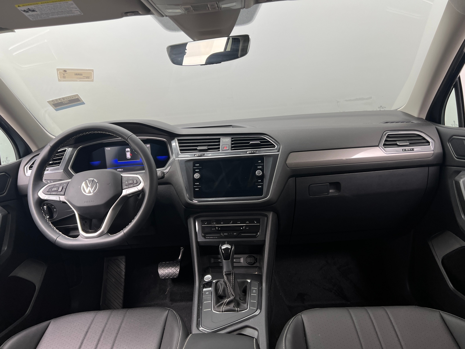 Thumbnail: 2023 Volkswagen Tiguan - 2