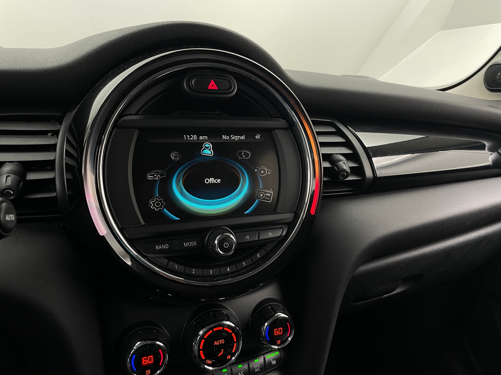 Thumbnail: 2016 MINI Cooper Hardtop - 3