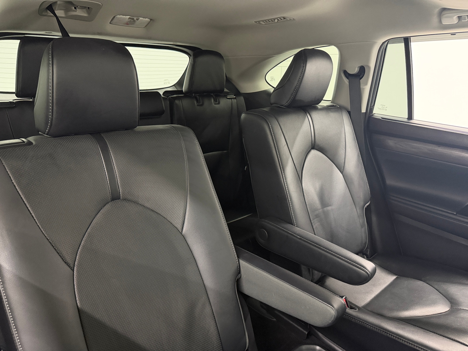 Thumbnail: 2022 Toyota Highlander - 5
