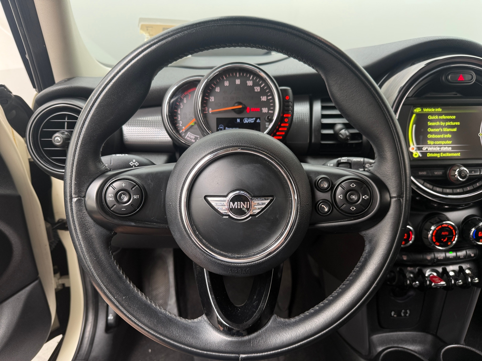 Thumbnail: 2016 MINI Cooper Hardtop - 4