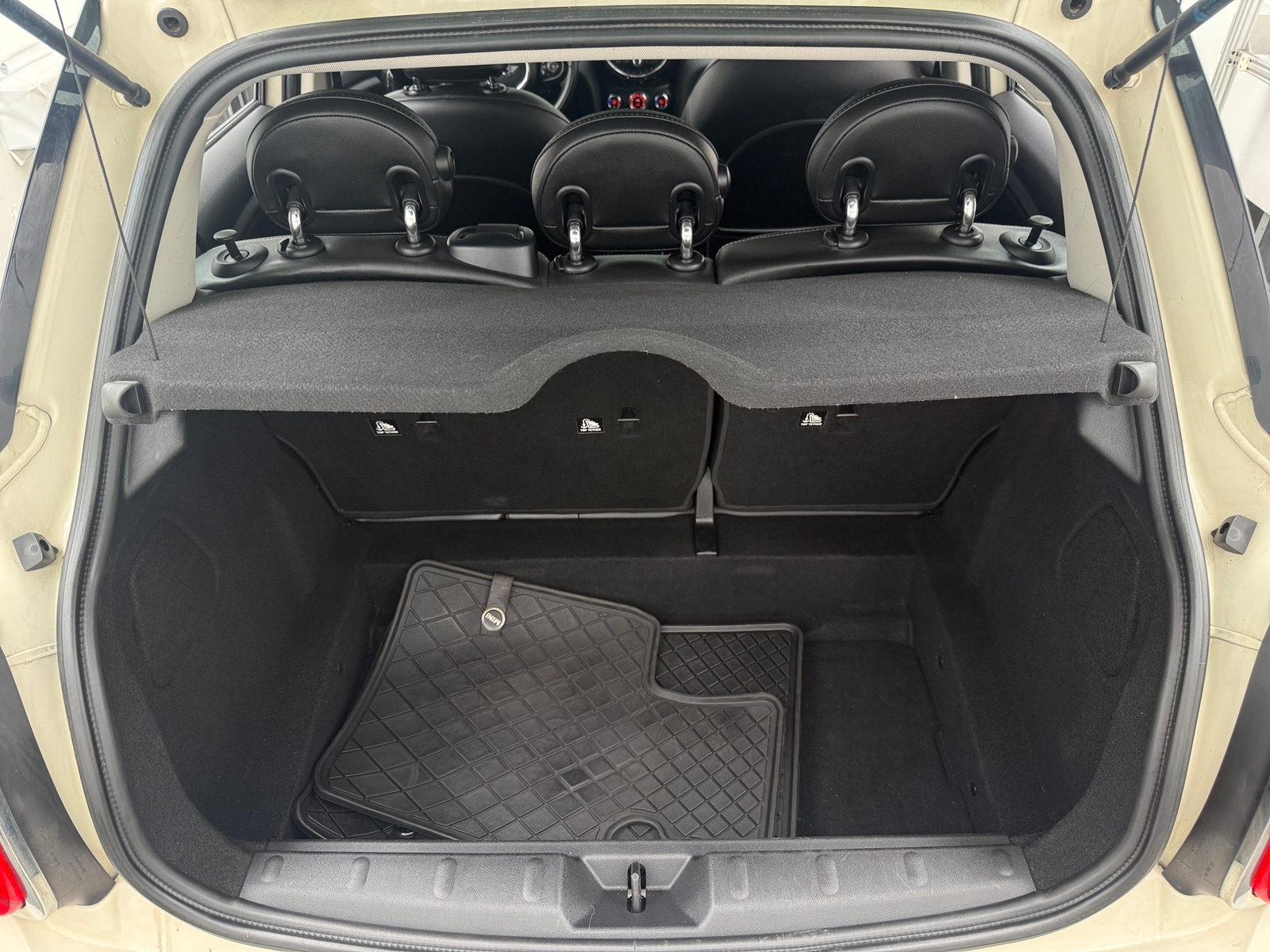 Thumbnail: 2016 MINI Cooper Hardtop - 6