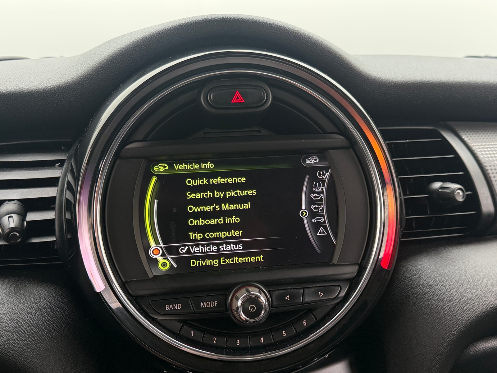 Thumbnail: 2016 MINI Cooper Hardtop - 3