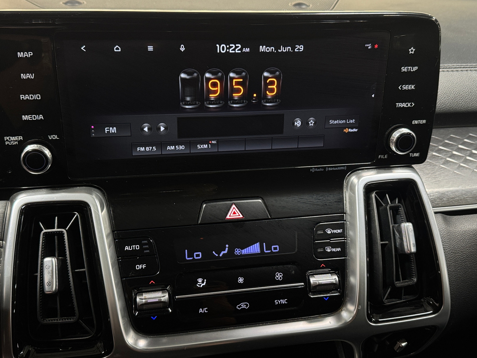 Thumbnail: 2022 Kia Sorento - 3