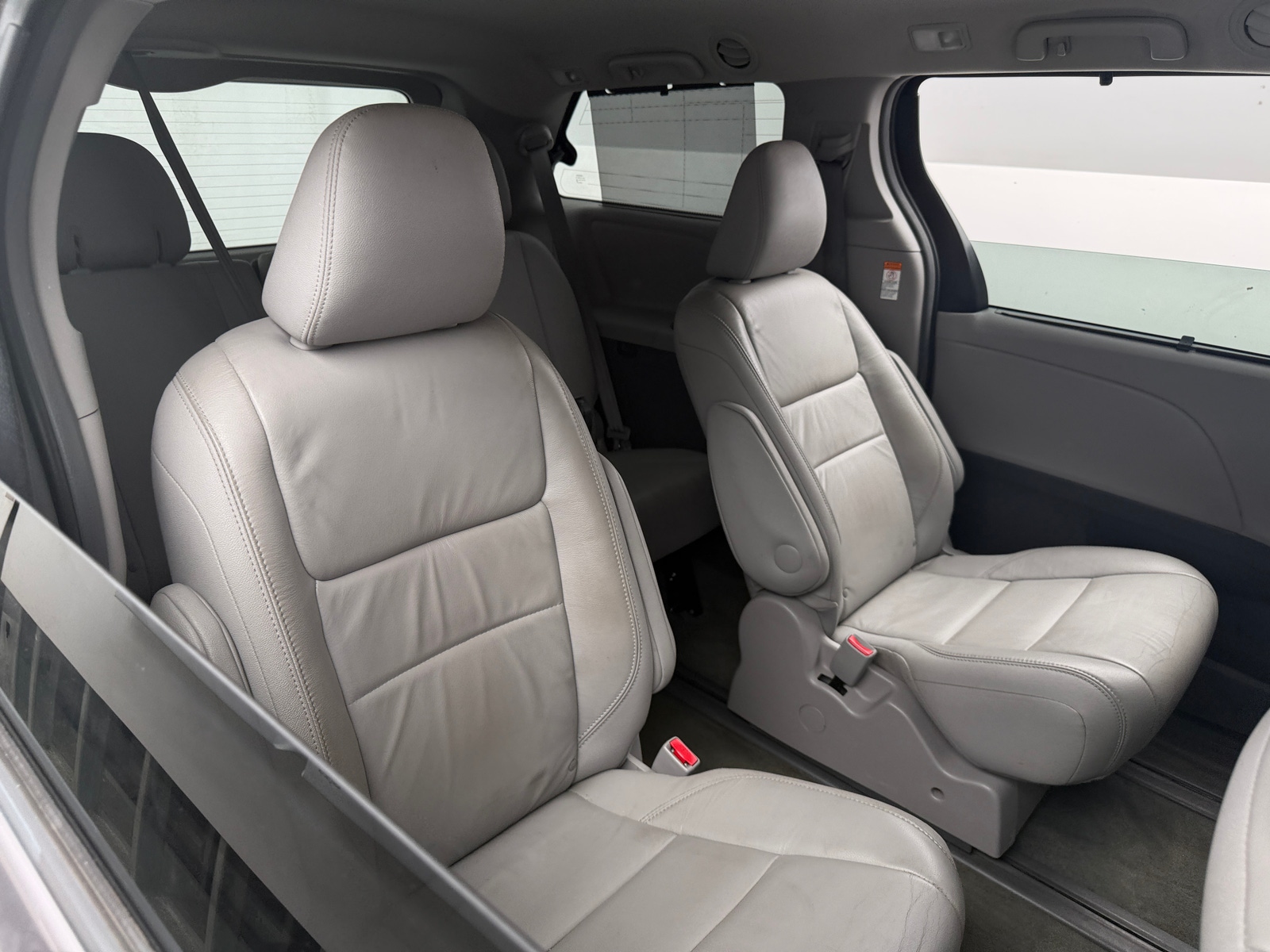 Thumbnail: 2016 Toyota Sienna - 5