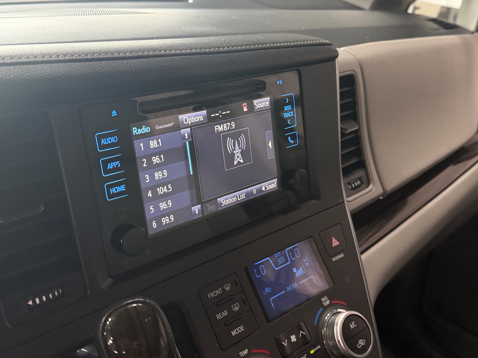 Thumbnail: 2016 Toyota Sienna - 3