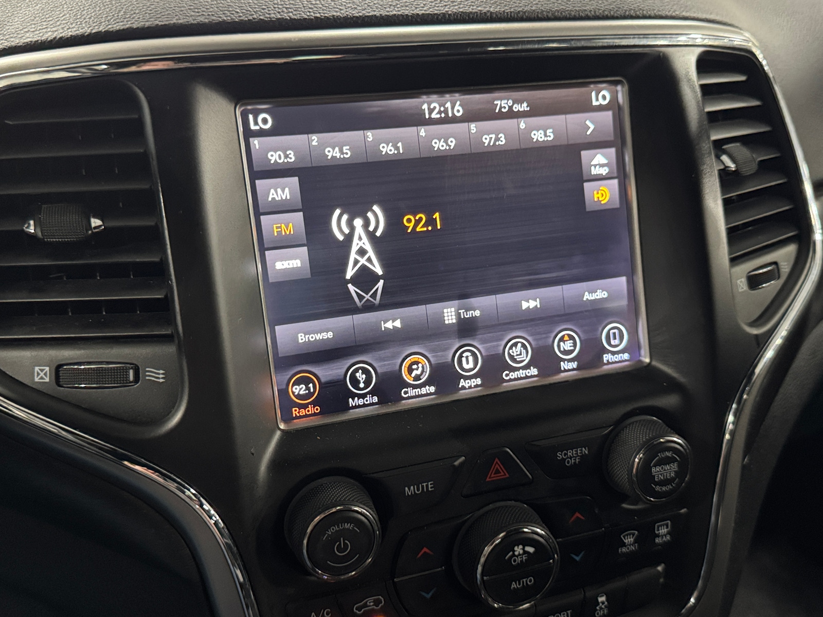 Thumbnail: 2018 Jeep Grand Cherokee - 3