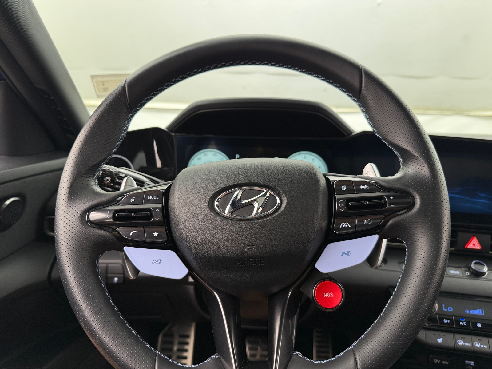 Thumbnail: 2023 Hyundai Elantra - 4