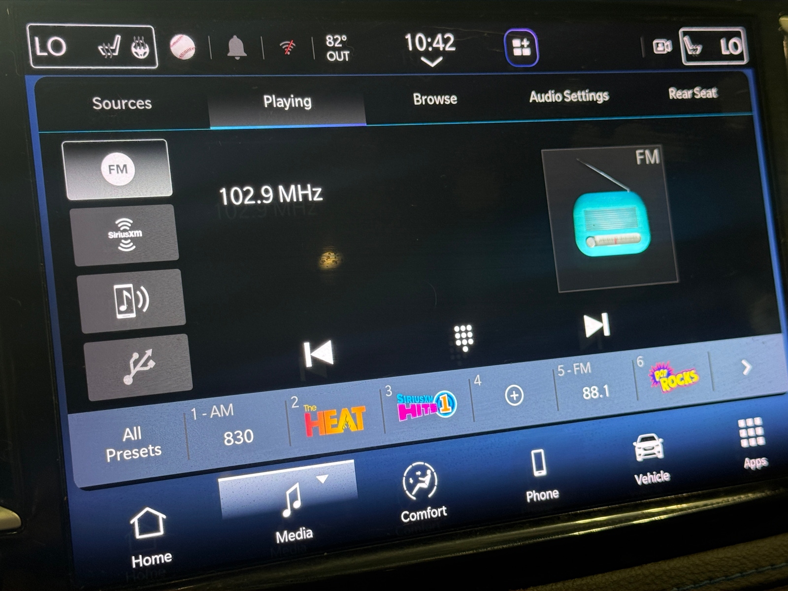 Thumbnail: 2021 Chrysler Pacifica - 3