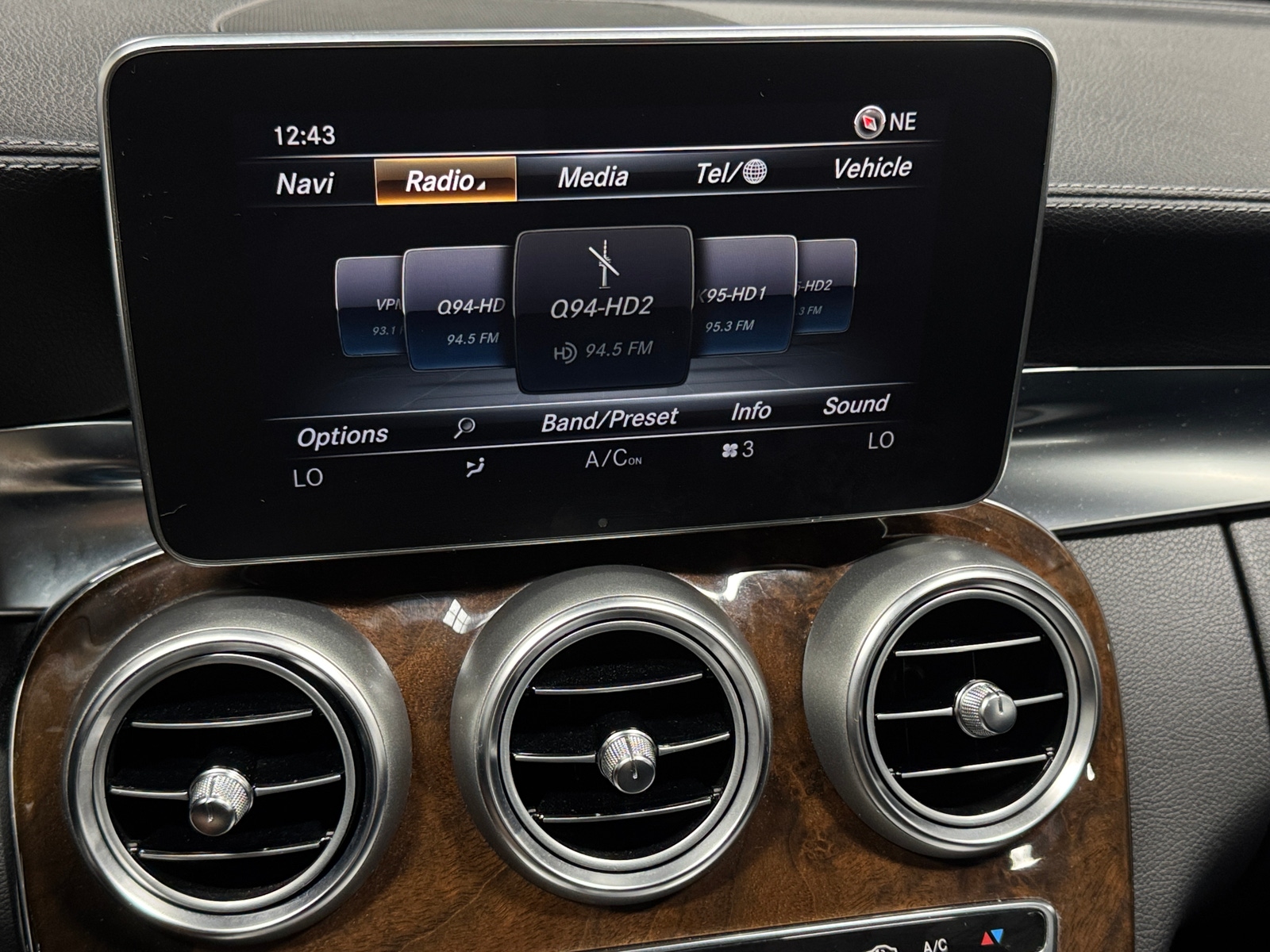 Thumbnail: 2015 Mercedes-Benz C-Class - 3