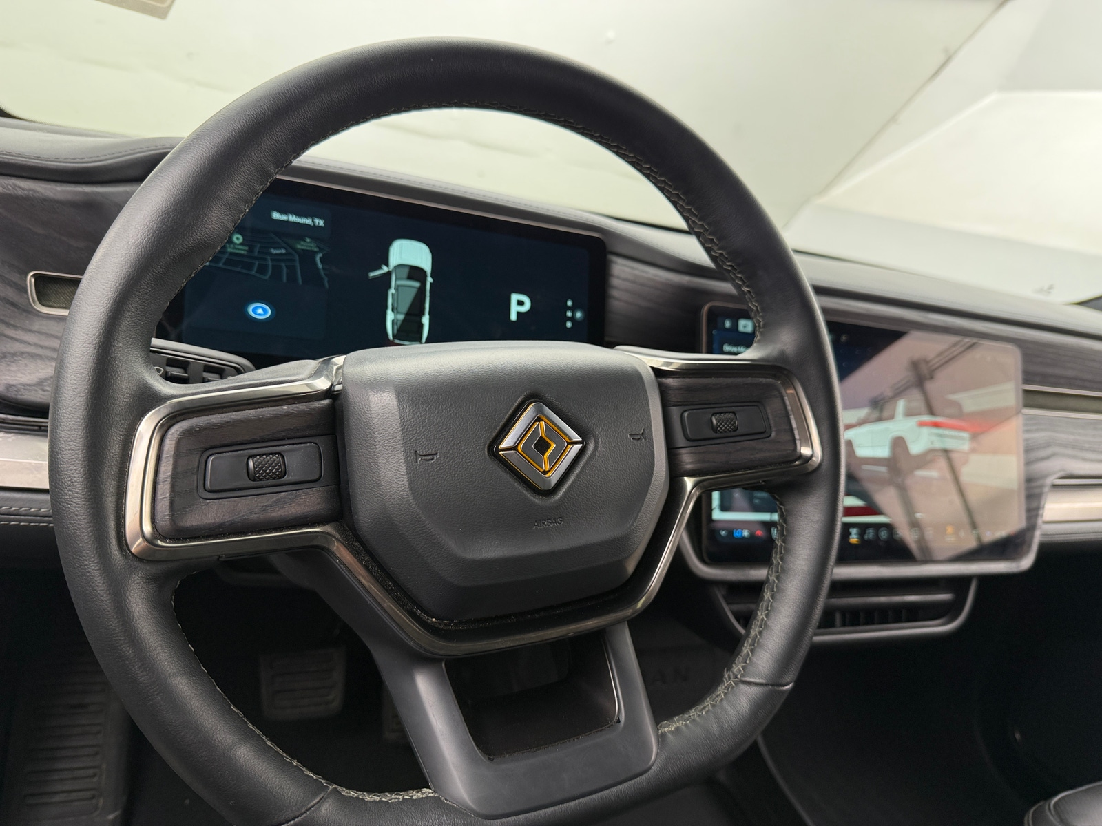 Thumbnail: 2025 Rivian R1S - 4