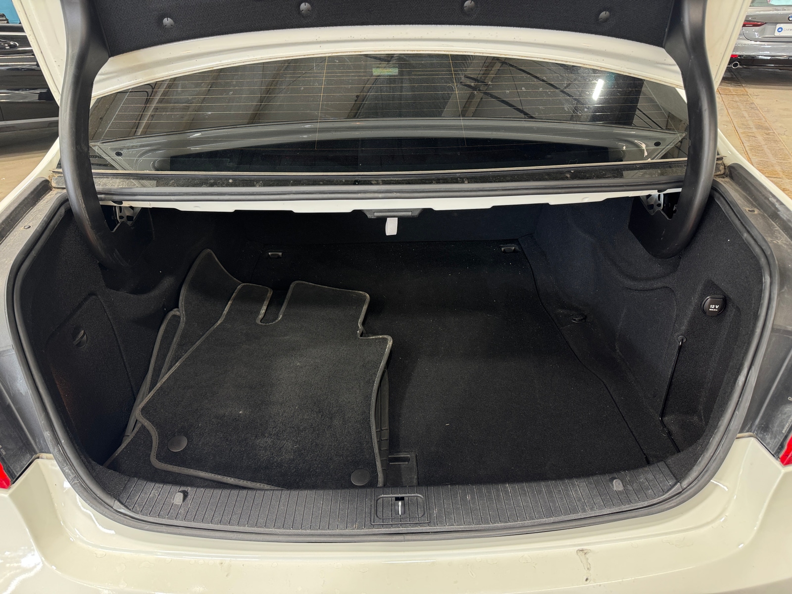 Thumbnail: 2010 Mercedes-Benz E-Class - 6