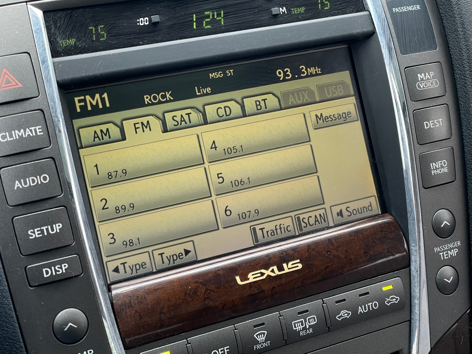 Thumbnail: 2010 Lexus ES - 3