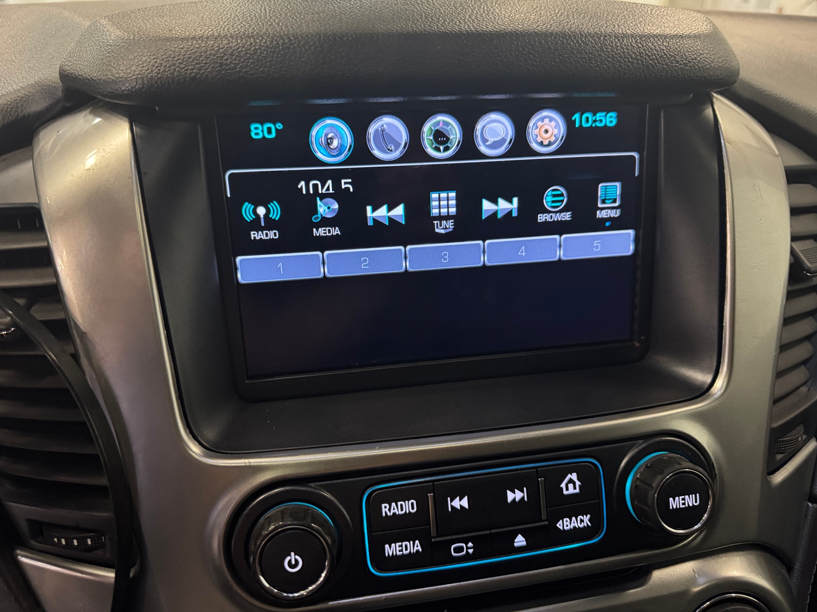 Thumbnail: 2019 Chevrolet Tahoe - 3