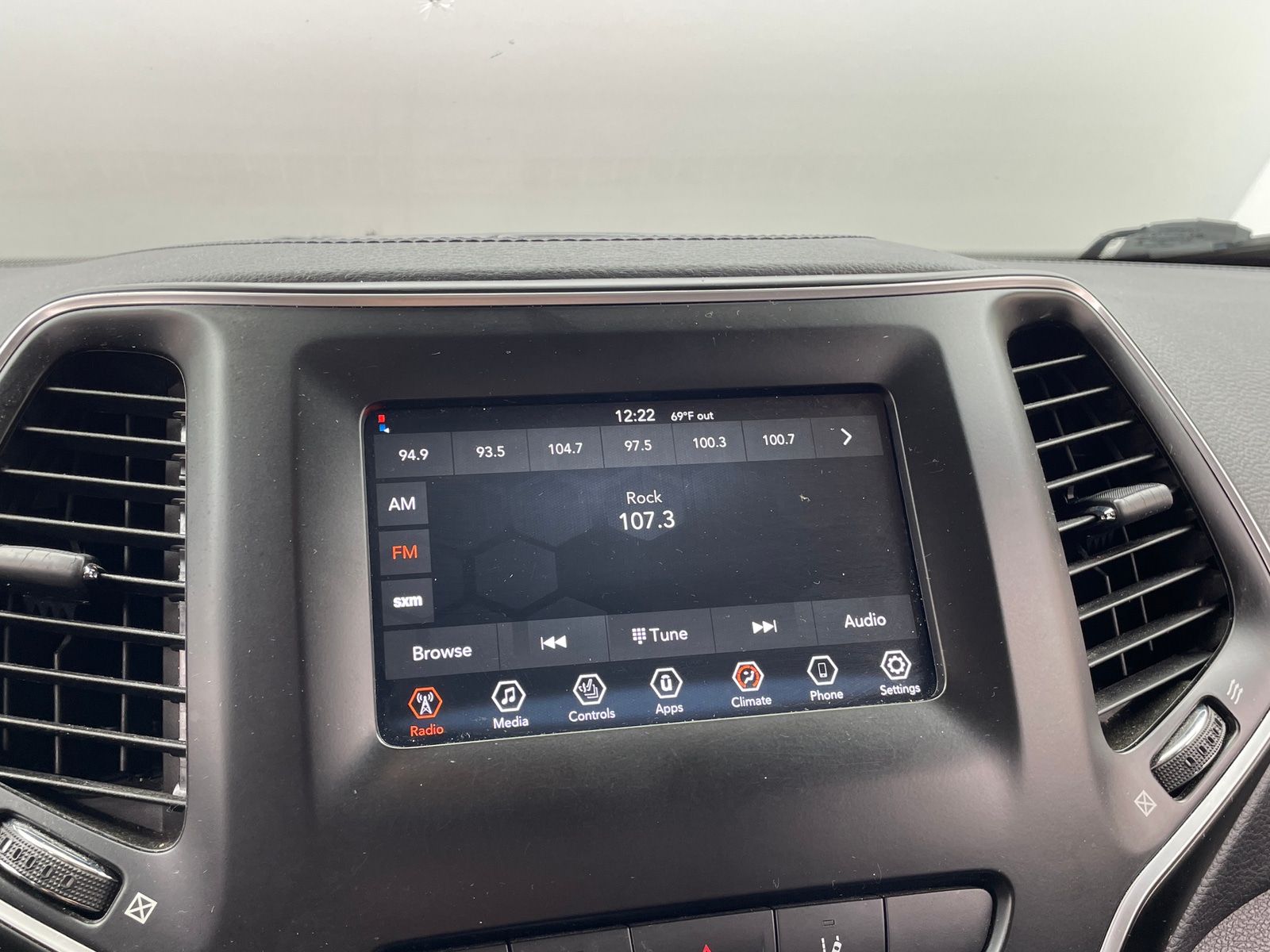 Thumbnail: 2021 Jeep Cherokee - 3