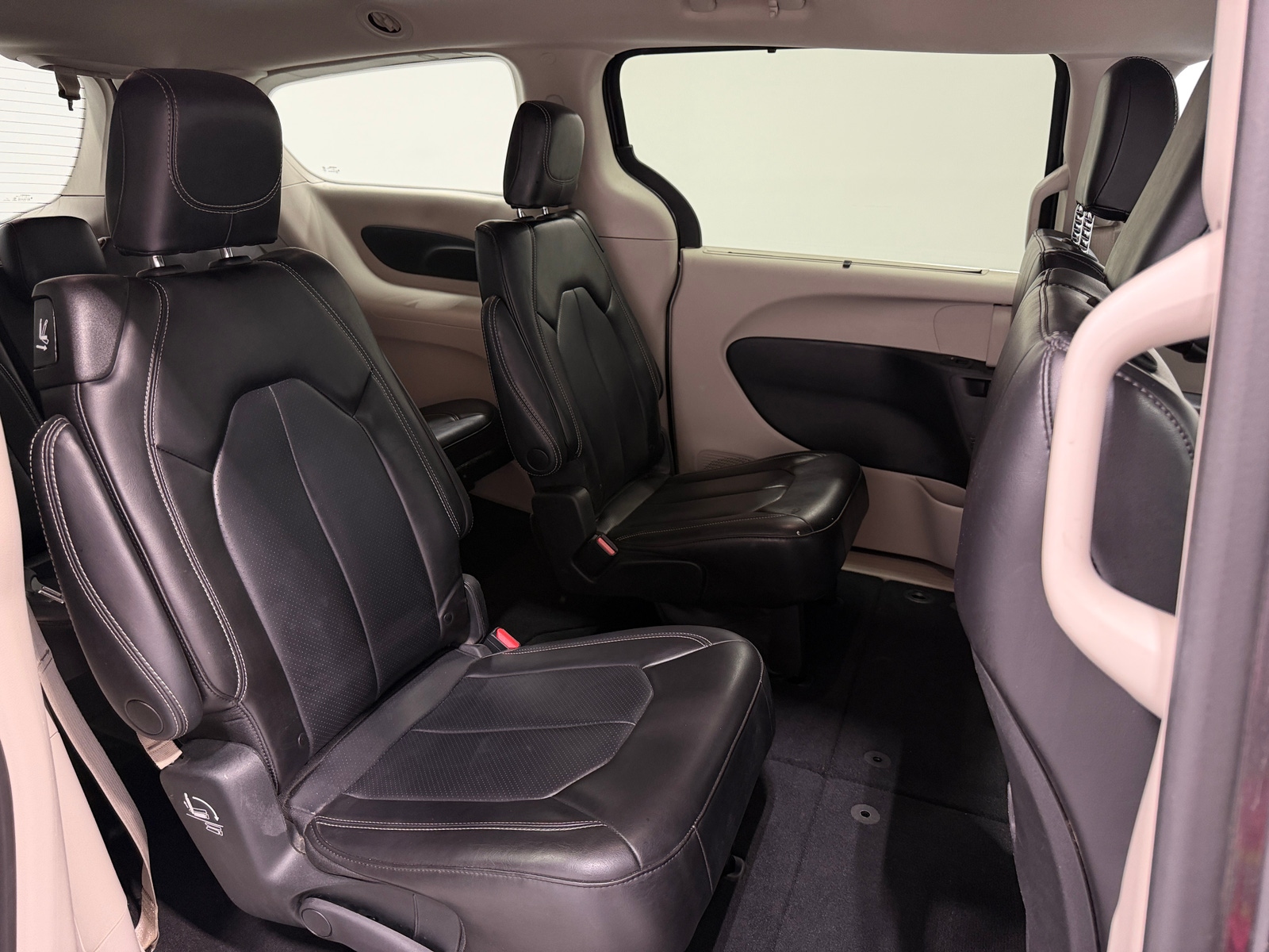 Thumbnail: 2023 Chrysler Pacifica - 5