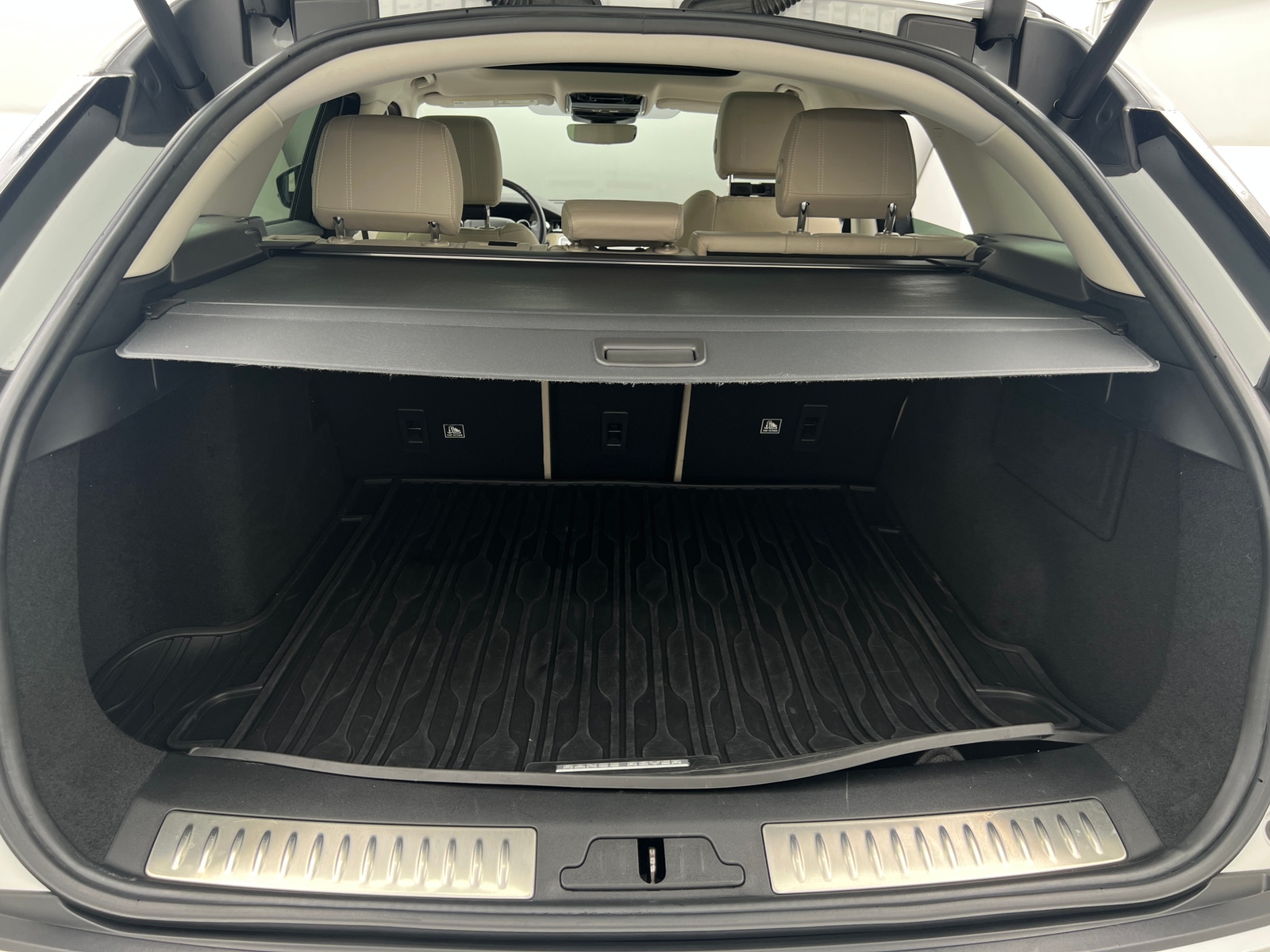 Thumbnail: 2018 Land Rover Range Rover Velar - 6