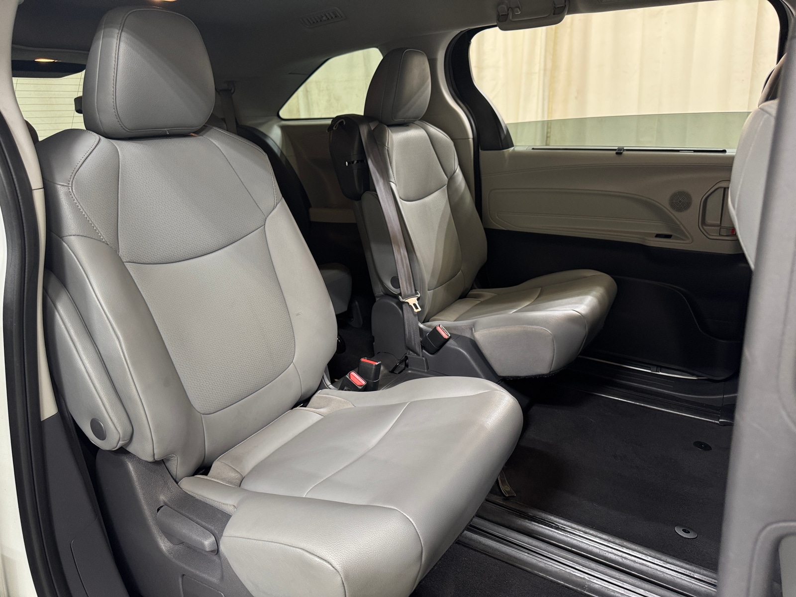 Thumbnail: 2021 Toyota Sienna - 5