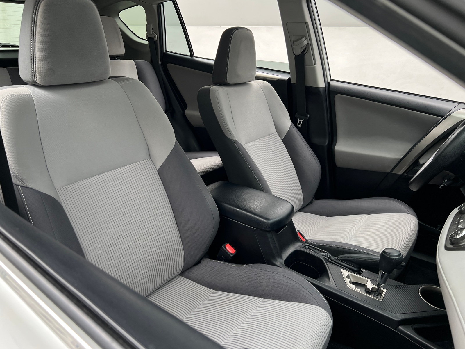 Thumbnail: 2015 Toyota RAV4 - 2