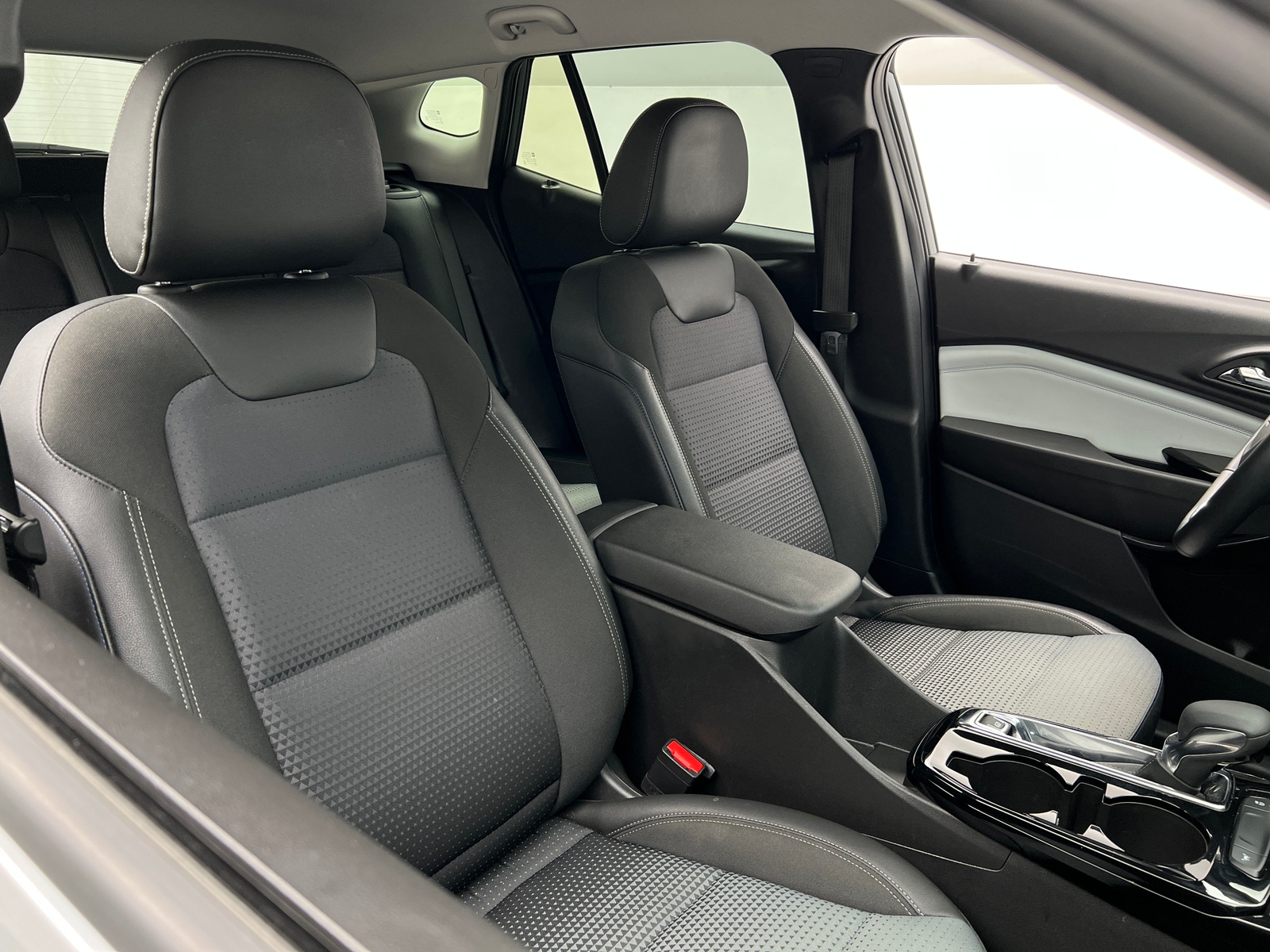 Thumbnail: 2025 Chevrolet Trax - 2