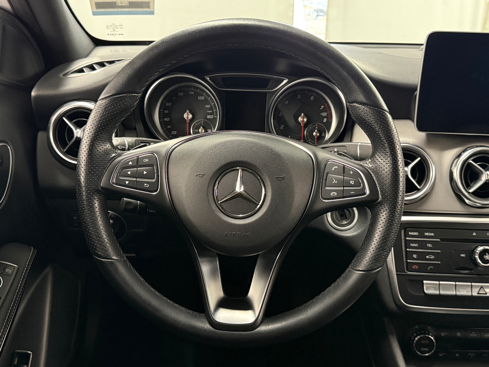 Thumbnail: 2020 Mercedes-Benz GLA - 4