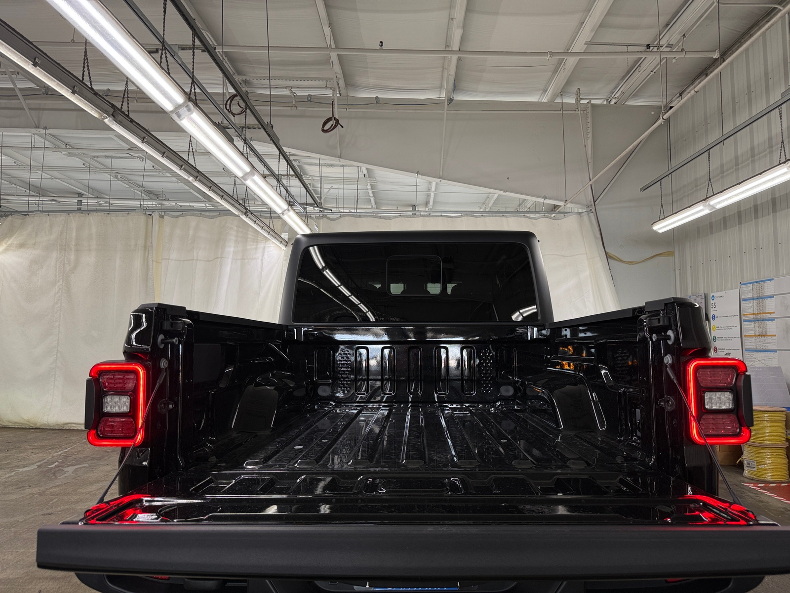 Thumbnail: 2025 Jeep Gladiator - 7