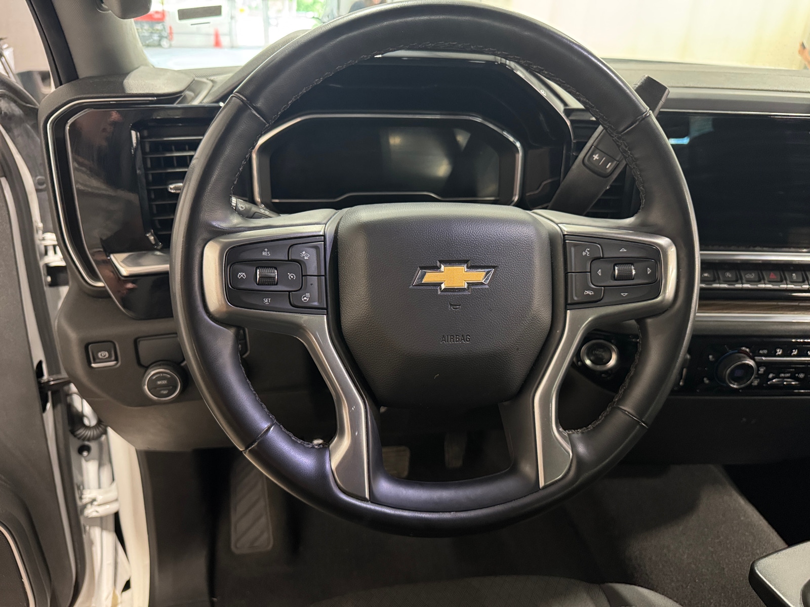Thumbnail: 2025 Chevrolet Silverado 1500 - 5