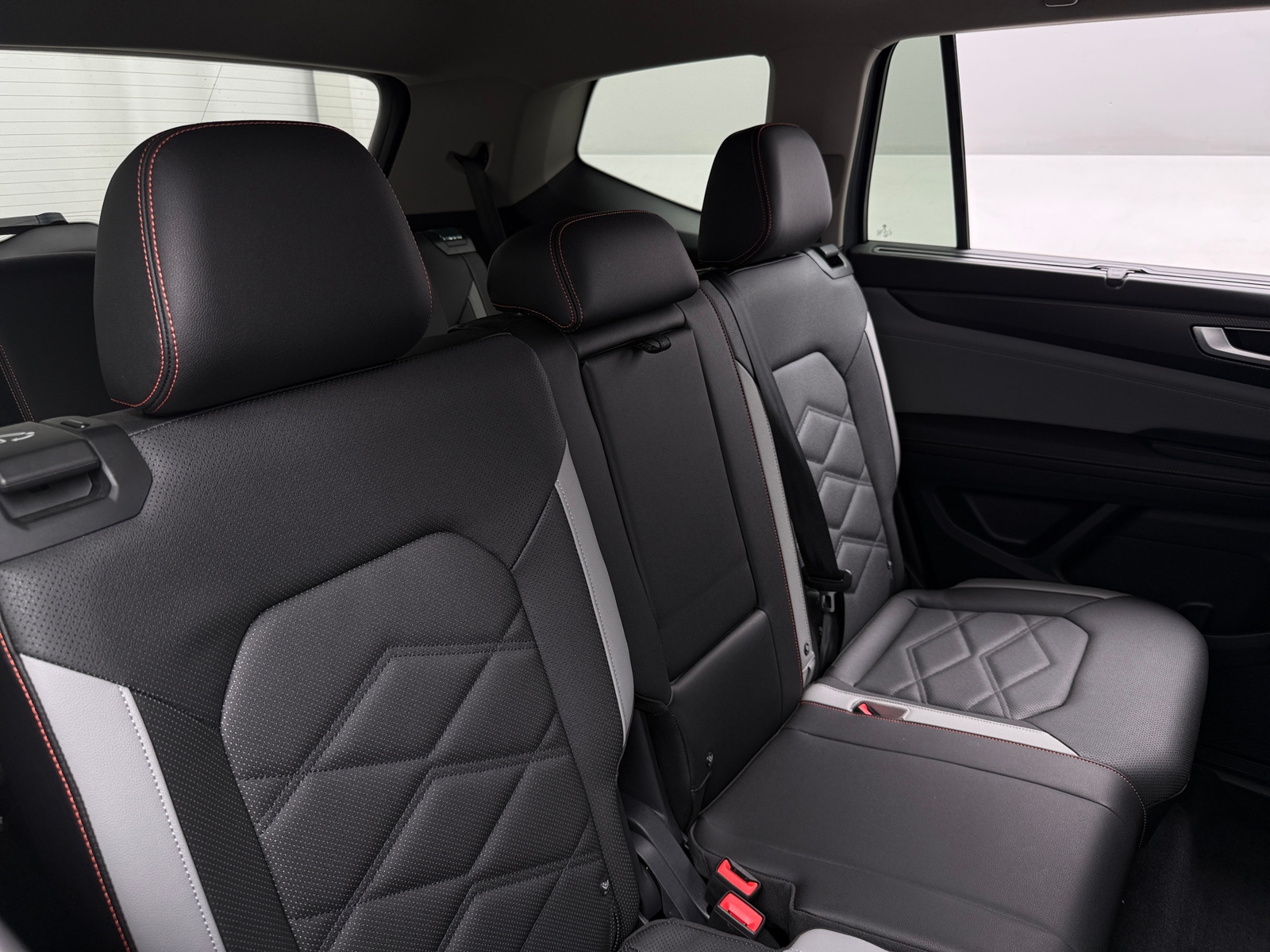 Thumbnail: 2025 Volkswagen Atlas - 5