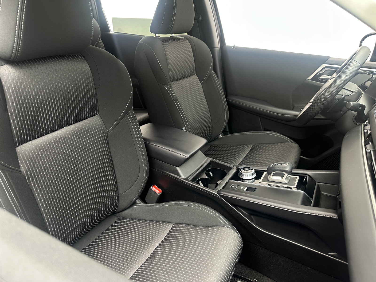 Thumbnail: 2024 Mitsubishi Outlander - 2
