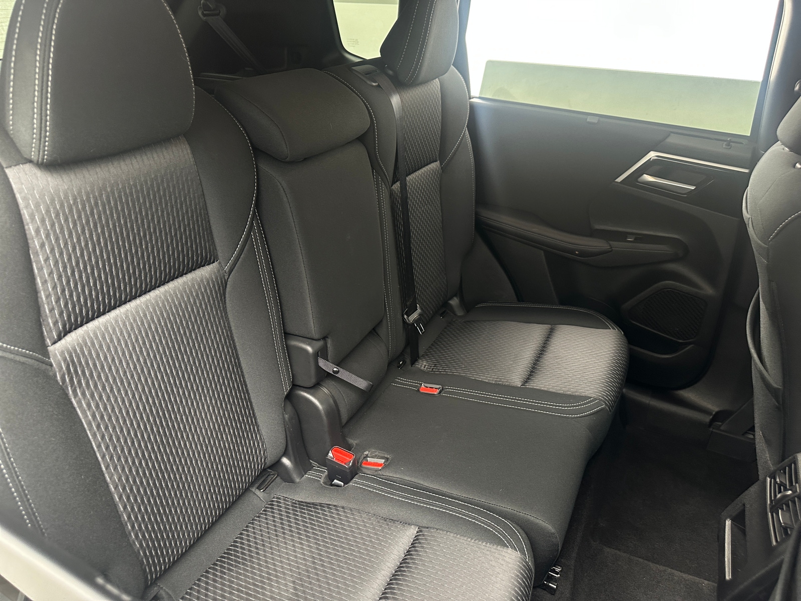 Thumbnail: 2024 Mitsubishi Outlander - 6
