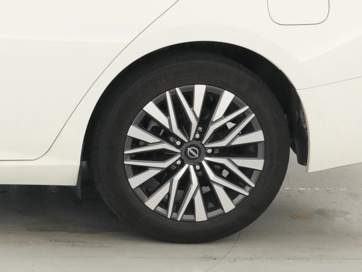 2025 Nissan Altima SV - Photo 15