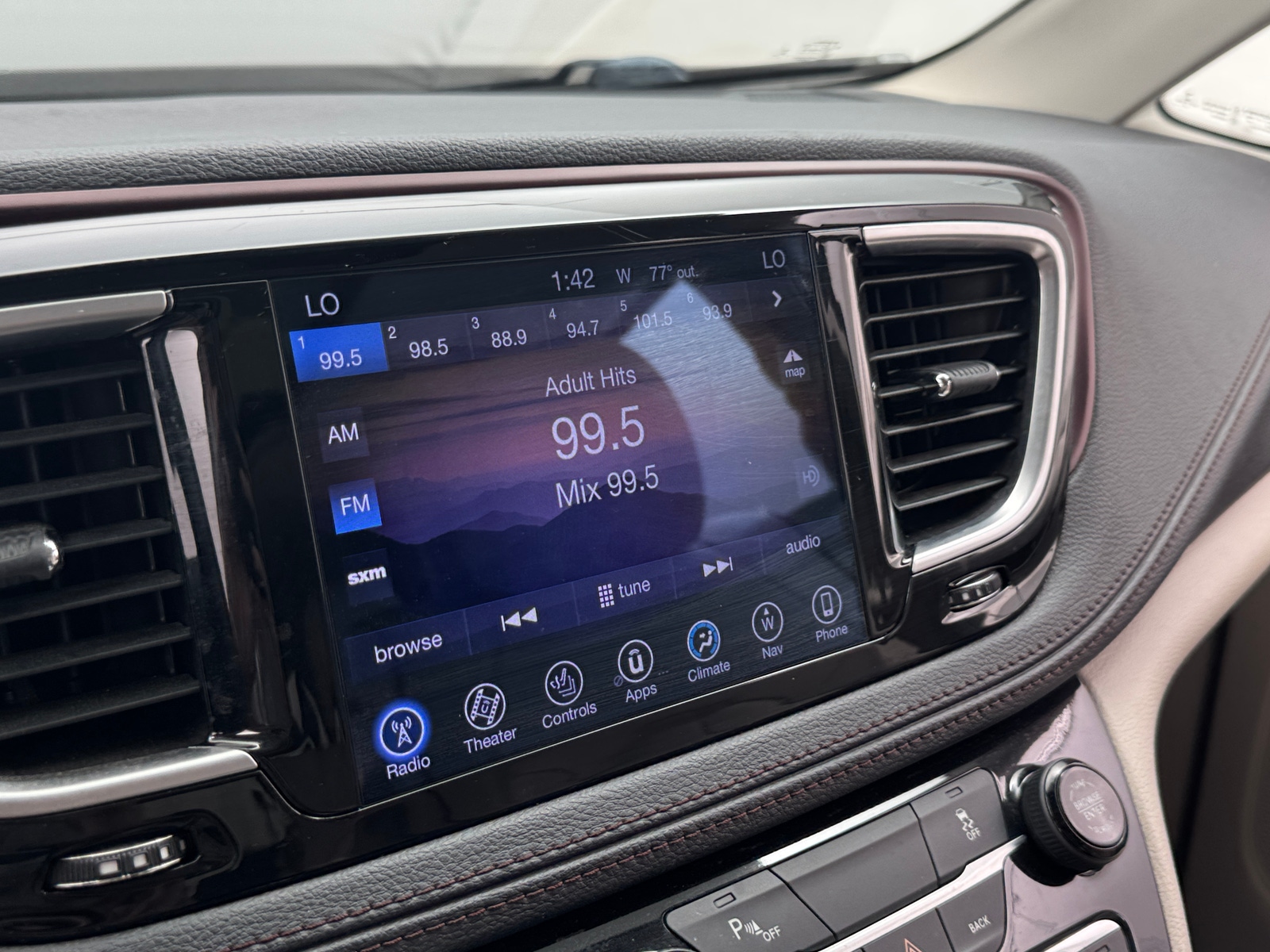 Thumbnail: 2017 Chrysler Pacifica - 3